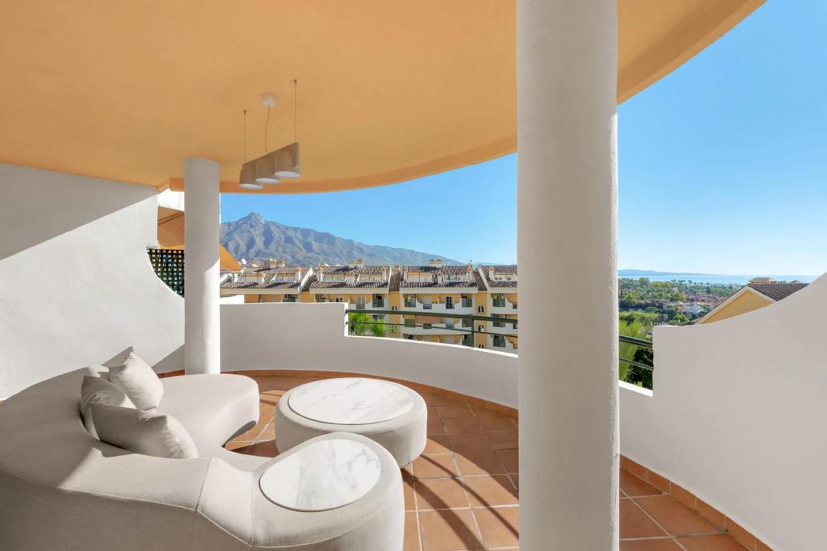 Duplex sale in Calle Alhambra, Marbella photo 3