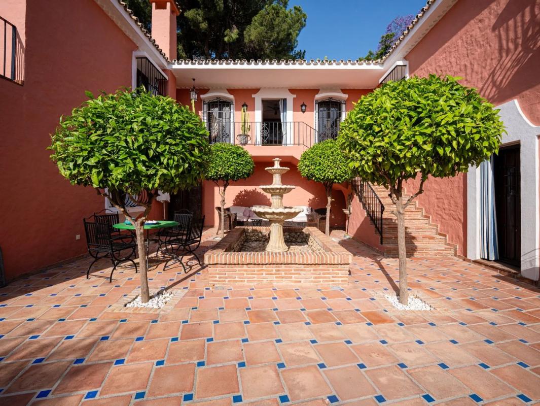 Sale of independent chalet in CL LICEO-NVA ANDALUCIA D, Marbella
photo 1