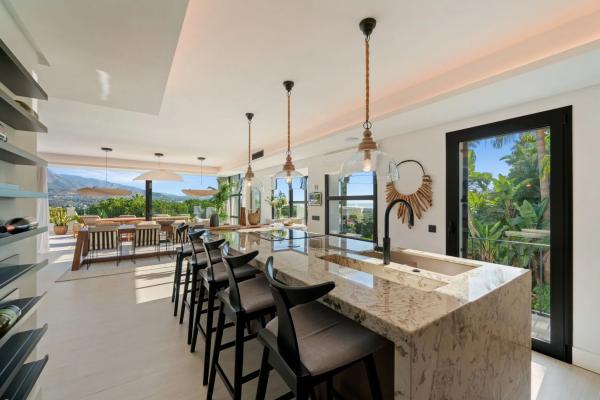 Chalet wolnostojący na sprzedaż w  Barrio Las Brisas, Marbella photo 3