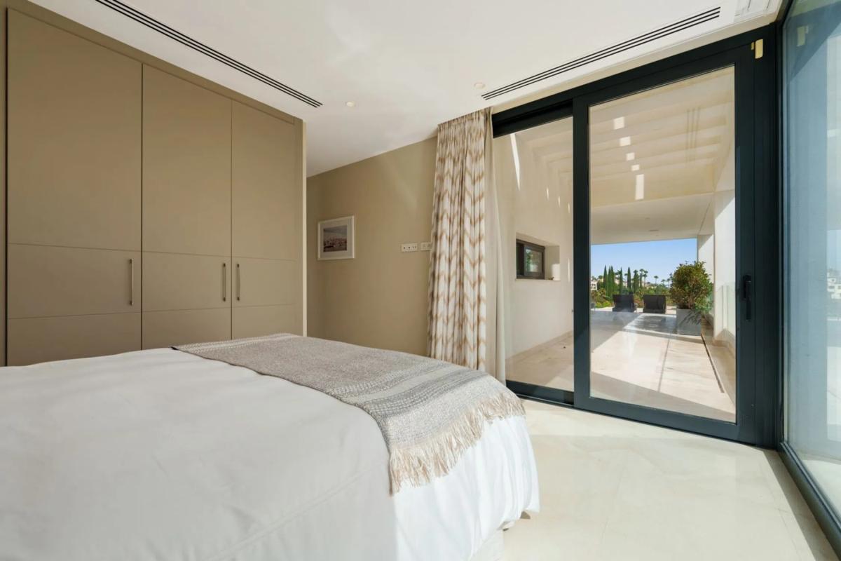 Sprzedaż niezależnego domku jednorodzinnego w  Avenida Generalife, Marbella photo 2