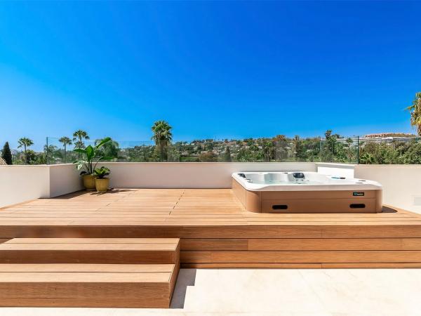 Chalet wolnostojący na sprzedaż w  Calle Milan 28-D, Marbella photo 1