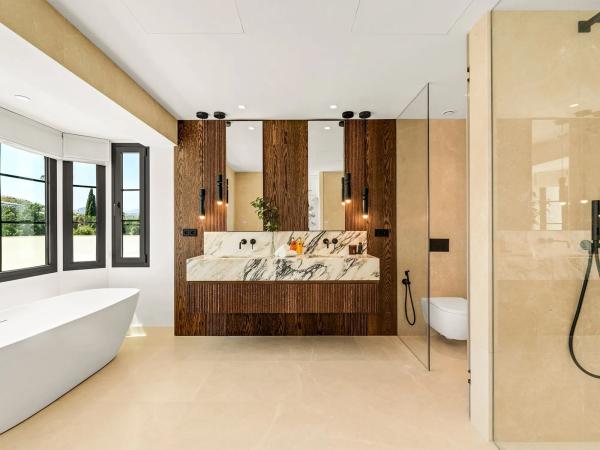 Chalet wolnostojący na sprzedaż w  Calle Milan 28-D, Marbella photo 4