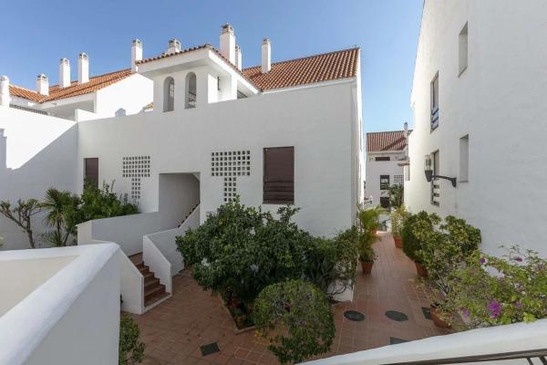 Sprzedaż mieszkania w Barrio Las Brisas, Marbella
 photo 1