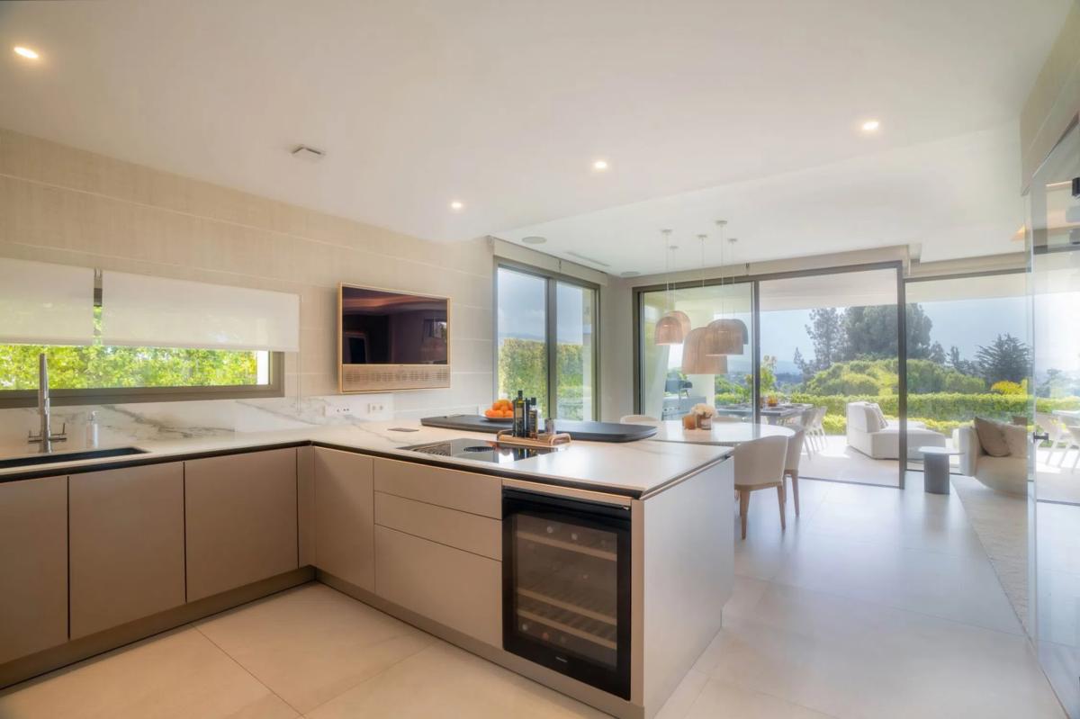 Sale of independent chalet in Calle Real, Marbella
photo 4