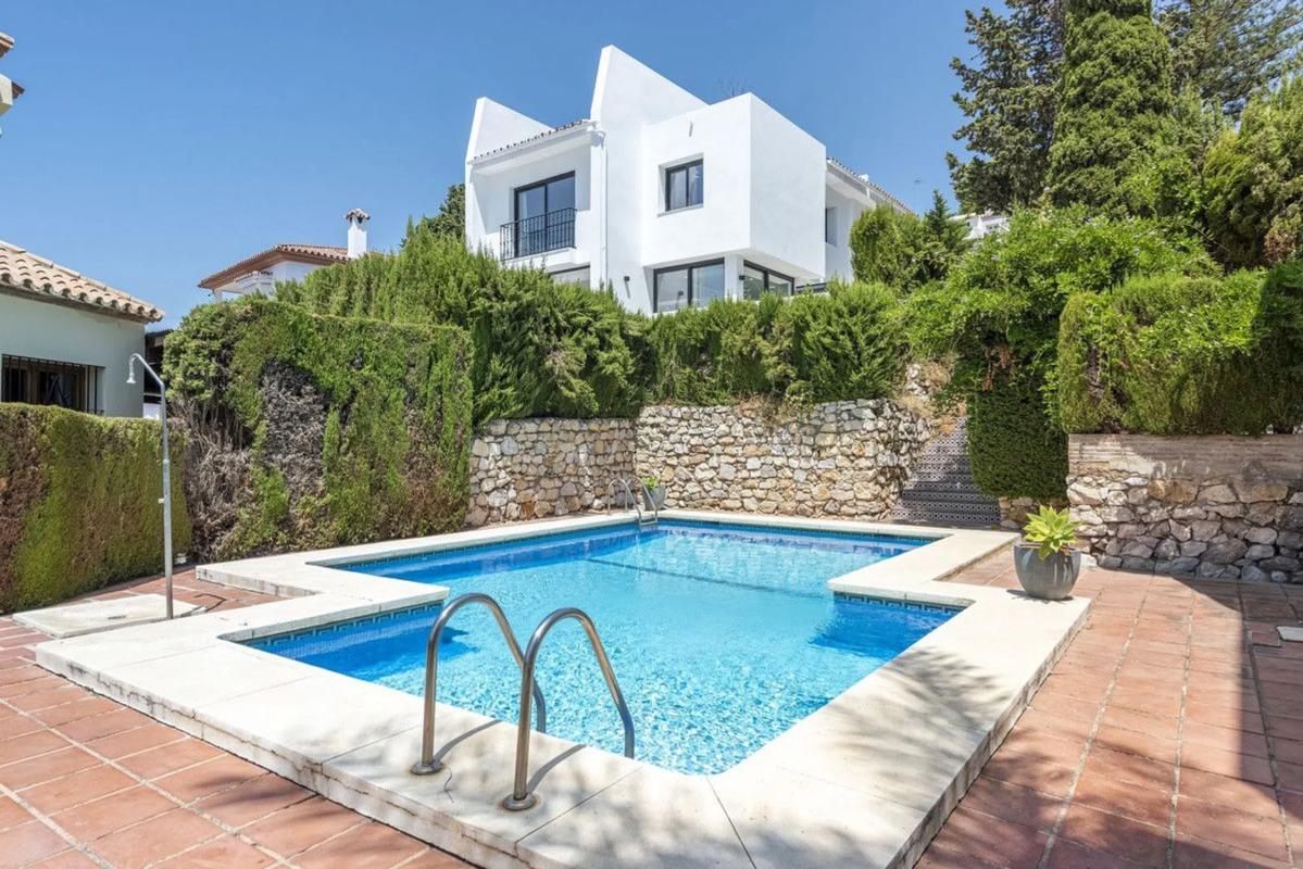 Sale of independent chalet in Pasaje Miguel Mihura, Marbella
 photo 2