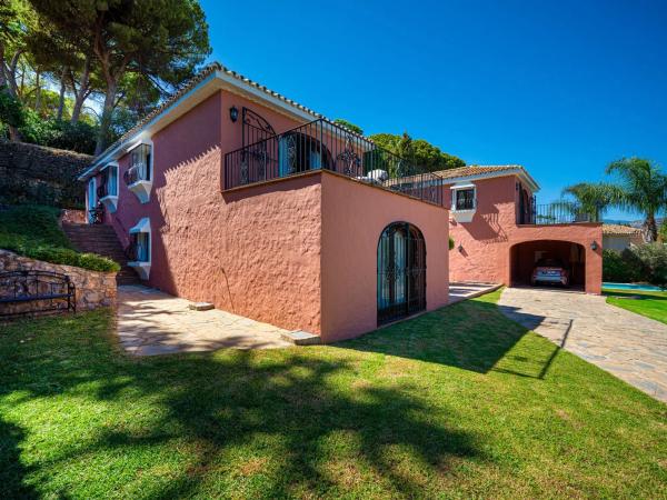 Chalet wolnostojący na sprzedaż w  Calle Yuste 13-D, Marbella photo 1