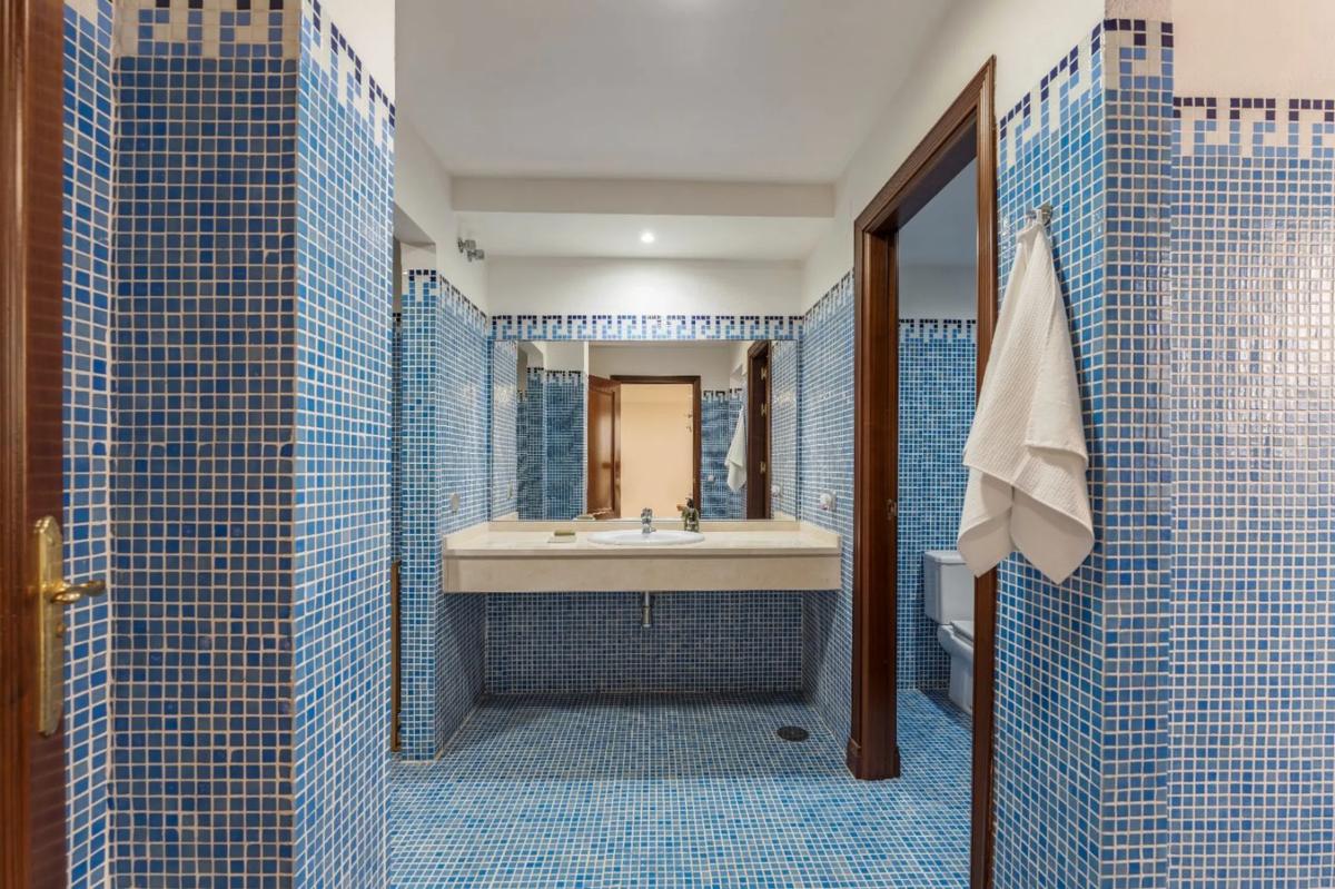 Sprzedaż niezależnego domku jednorodzinnego w Avenida Generalife, Marbella photo 1