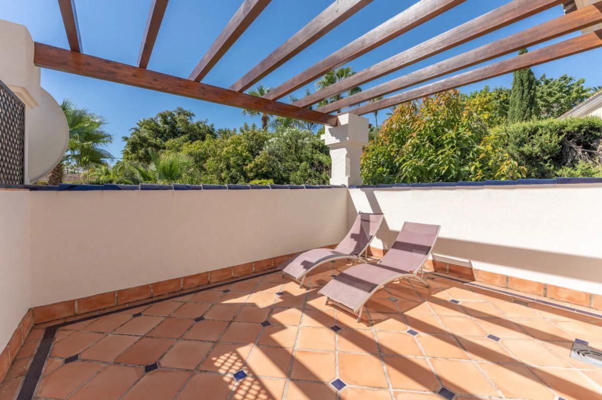 Sprzedaż niezależnego domku jednorodzinnego w Avenida Generalife, Marbella photo 5