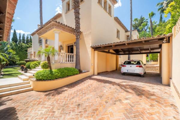 Chalet wolnostojący na sprzedaż w  Barrio Las Brisas, Marbella photo 1