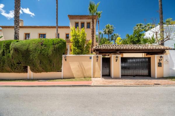 Chalet wolnostojący na sprzedaż w  Barrio Las Brisas, Marbella photo 3