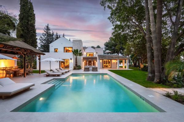 Chalet wolnostojący na sprzedaż w  Calle Sofía, 2, Marbella photo 1