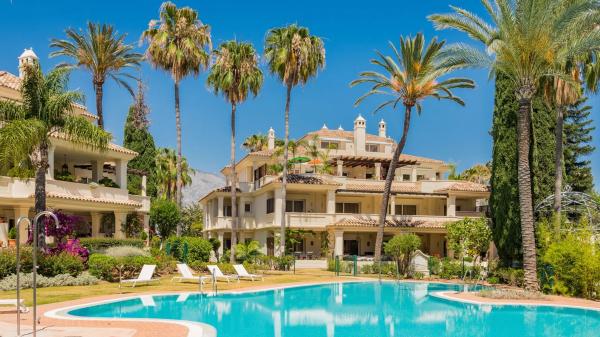 Duplex for sale on Barrio Las Brisas, Marbella photo 2
