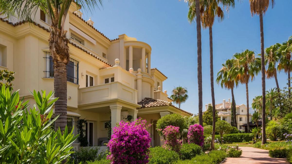 Duplex sale in Barrio Las Brisas, Marbella photo 4