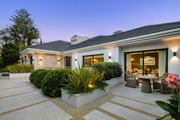 Chalet wolnostojący na sprzedaż w  Barrio Las Brisas, Marbella photo 1