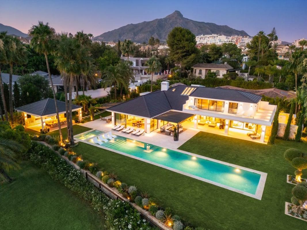 Sprzedaż niezależnego domku jednorodzinnego w  Barrio Las Brisas, Marbella photo 4