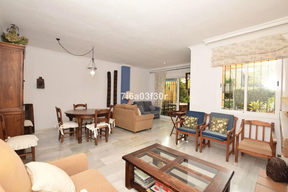 Venta de chalet adosado en Casa 108, Urb El Rio, San Pedro , Marbella photo 2