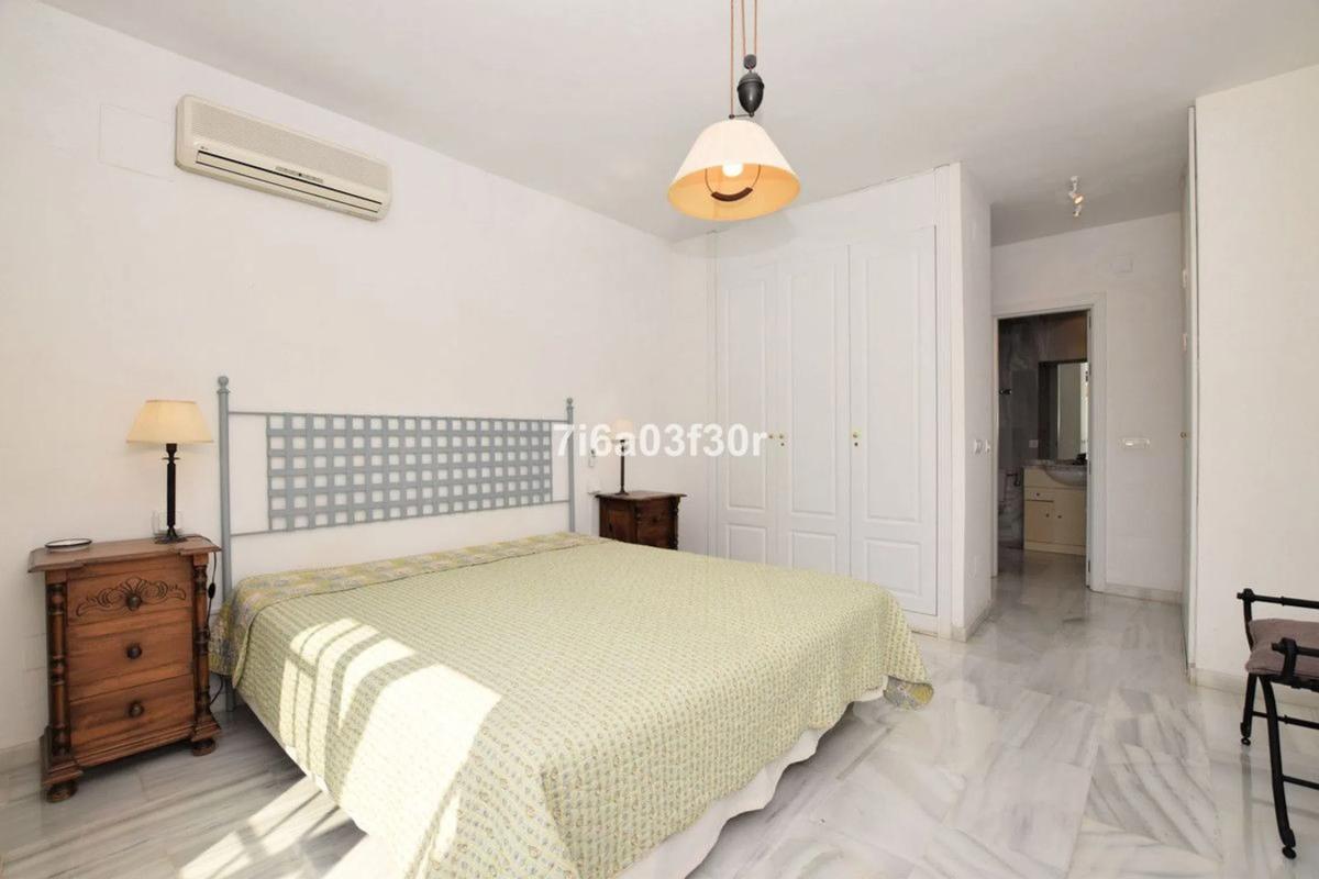 Venta de chalet adosado en Casa 108, Urb El Rio, San Pedro , Marbella photo 4