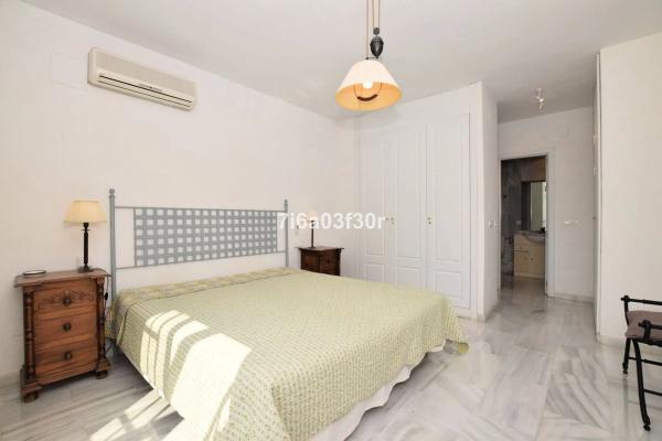 Chalet adosado en venta en  Casa 108, Urb El Rio, San Pedro , Marbella photo 4