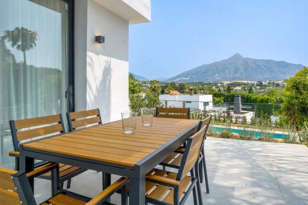 Chalet wolnostojący na sprzedaż w  Calle Orellana, Marbella photo 2