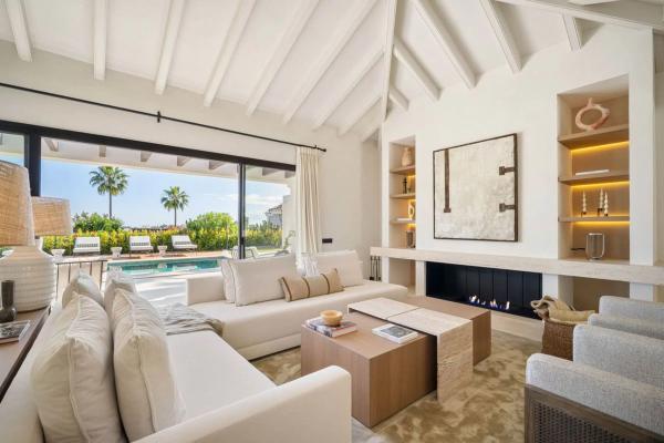 Chalet wolnostojący na sprzedaż w  Calle Escorial, Marbella photo 1