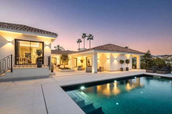 Chalet independiente en venta en Barrio Las Brisas, Marbella
 photo 3