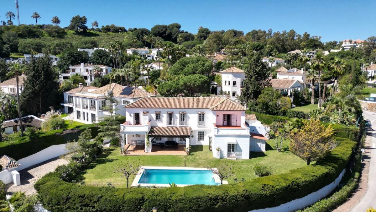 Venta de chalet independiente en Avenida Generalife, Marbella
photo 1