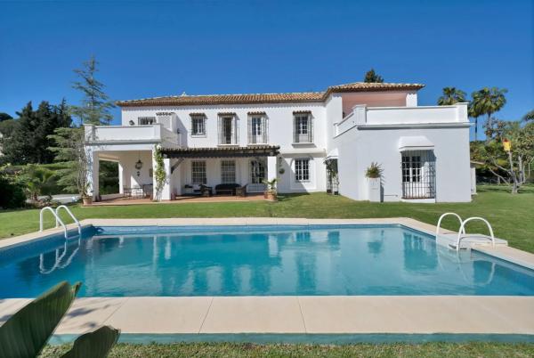 Chalet independiente en venta en Avenida Generalife, Marbella
 photo 3