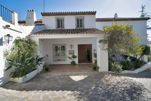 Chalet independiente en venta en Avenida Generalife, Marbella
 photo 4