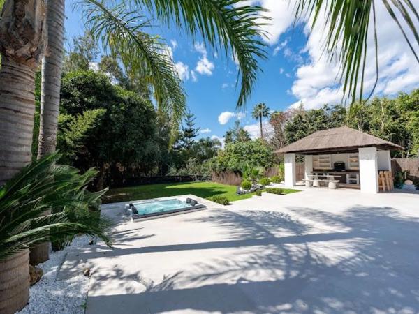 Chalet wolnostojący na sprzedaż w  Calle Roma, 12, Marbella photo 1
