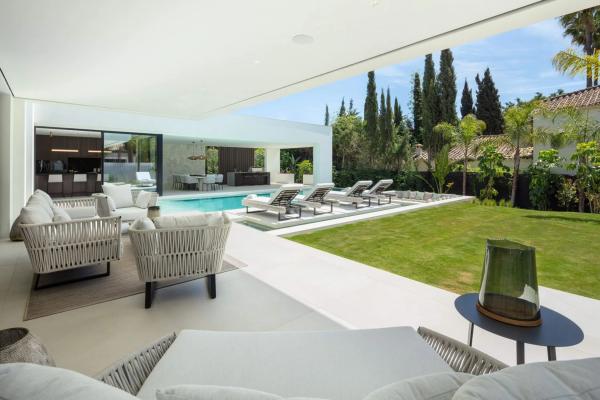 Chalet wolnostojący na sprzedaż w  Calle Copenhague 30-D, Marbella photo 1