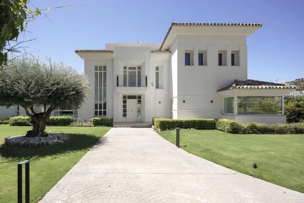 Chalet wolnostojący na sprzedaż w  Barrio Las Brisas, Marbella photo 1