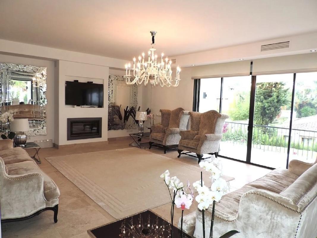 Sale of independent chalet in Barrio Las Brisas, Marbella
photo 2