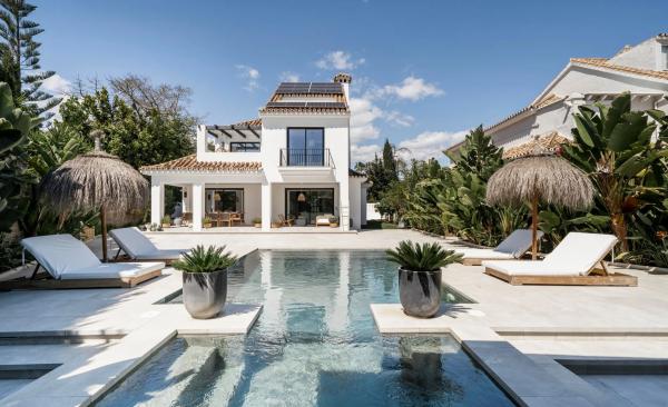 Chalet wolnostojący na sprzedaż w  Calle Oxford 31-D s/n, Marbella photo 2