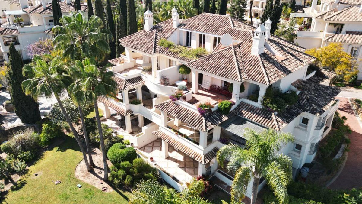 Duplex sale in Avenida del Prado, Marbella photo 1