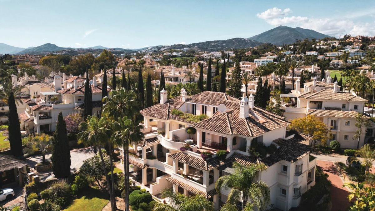 Duplex sale in Avenida del Prado, Marbella photo 2