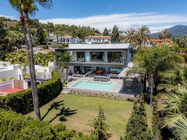 Chalet wolnostojący na sprzedaż w  Barrio Las Brisas, Marbella photo 4