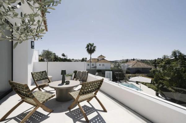Chalet wolnostojący na sprzedaż w  Barrio Las Brisas, Marbella photo 4