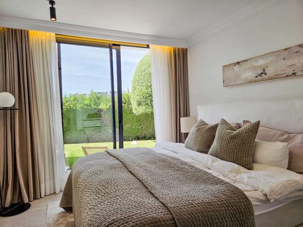 Chalet wolnostojący na sprzedaż w  Barrio Las Brisas, Marbella photo 1