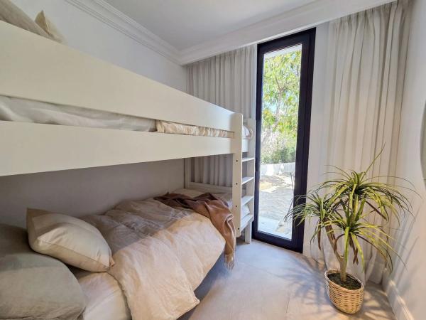 Chalet wolnostojący na sprzedaż w  Barrio Las Brisas, Marbella photo 2