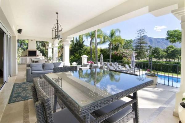 Chalet wolnostojący na sprzedaż w  Avenida del Prado, Marbella photo 1