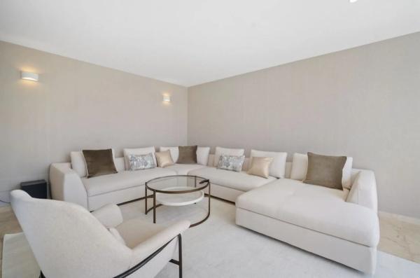 Chalet wolnostojący na sprzedaż w  LAS BRISAS, 1, Marbella photo 1
