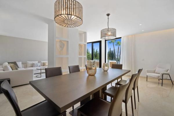 Chalet wolnostojący na sprzedaż w  LAS BRISAS, 1, Marbella photo 2