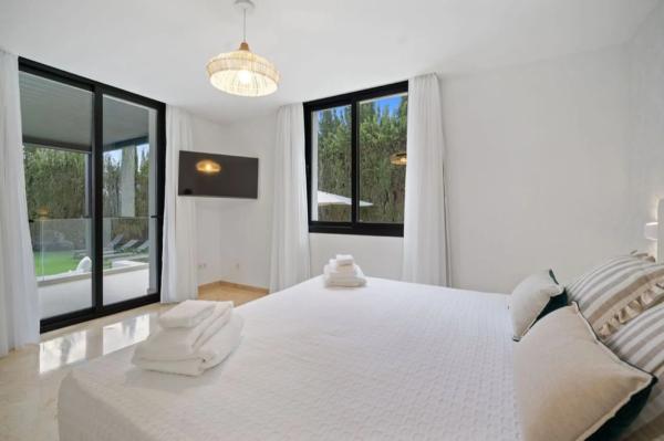 Chalet wolnostojący na sprzedaż w  LAS BRISAS, 1, Marbella photo 3