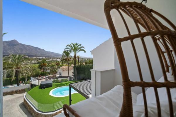 Chalet wolnostojący na sprzedaż w  LAS BRISAS, 1, Marbella photo 4