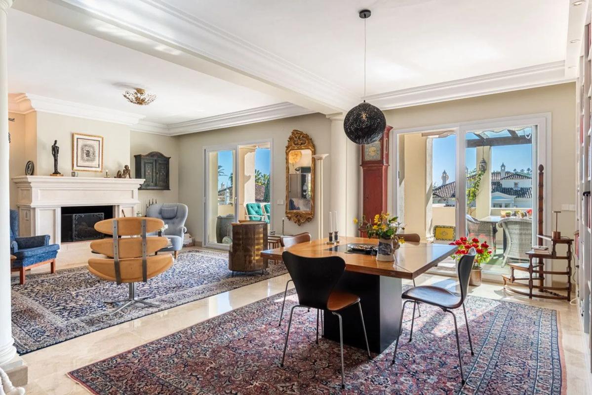 Duplex sale in Avenida del Prado, Marbella photo 1