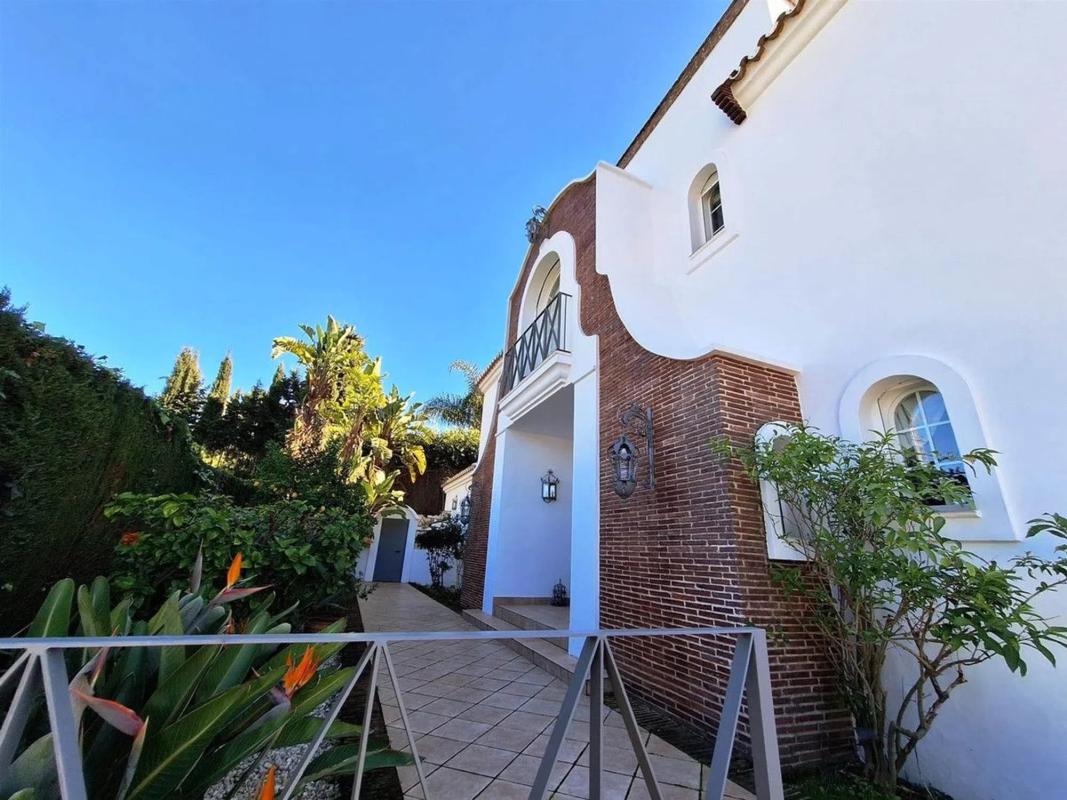 Продажа отдельного шале в  Calle Pablo Ruiz Picasso-atalay 80(a) s/n, Марбелла photo 4