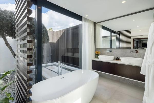 Chalet wolnostojący na sprzedaż w  Barrio Las Brisas, Marbella photo 2