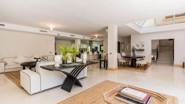 Chalet wolnostojący na sprzedaż w  Barrio Las Brisas, Marbella photo 3
