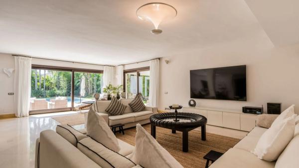 Chalet wolnostojący na sprzedaż w  Barrio Las Brisas, Marbella photo 4