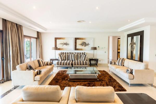 Chalet wolnostojący na sprzedaż w  Barrio Las Brisas, Marbella photo 3
